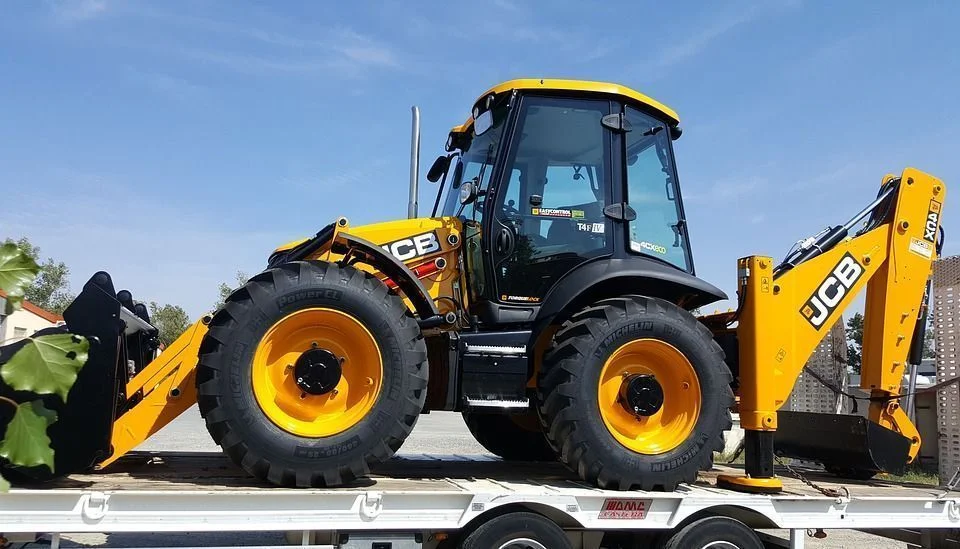 Ваш экскаватор-погрузчик JCB оборудован системой Easy Control? Узнайте всё об управлении такой машиной! | Запчасти для спецтехники от дистрибьютора РУСТЕХ - лидера рынка с 2011 года.