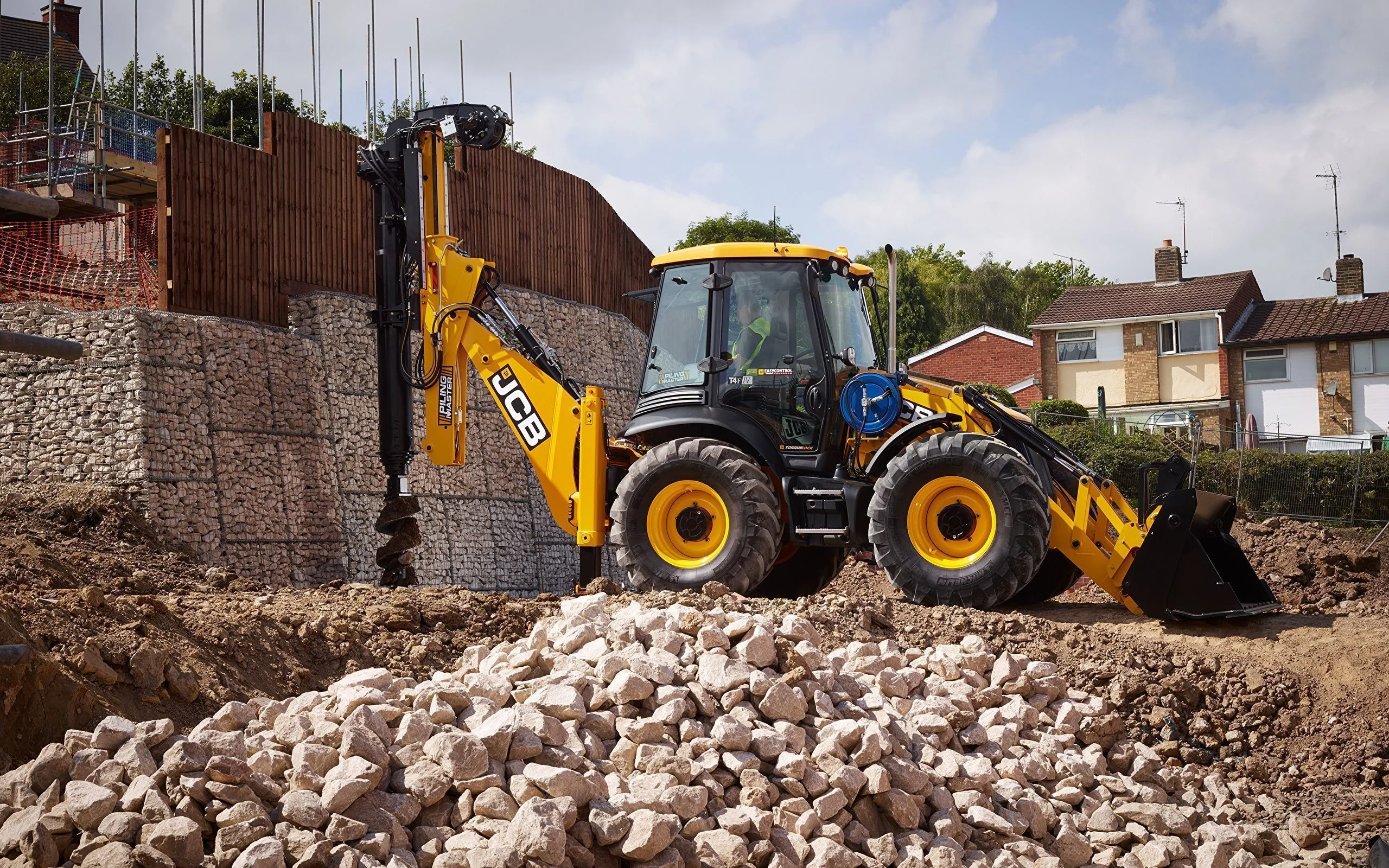 Важные правила, которые нужно знать при работе обратной лопатой экскаватора-погрузчика JCB | Запчасти для спецтехники от дистрибьютора РУСТЕХ - лидера рынка с 2011 года.