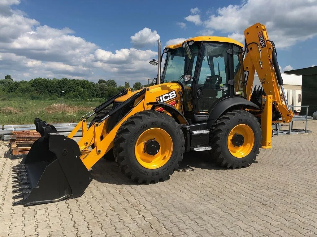 Необходимо транспортировать экскаватор-погрузчик JCB? Узнайте, как сделать это правильно | Запчасти для спецтехники от дистрибьютора РУСТЕХ - лидера рынка с 2011 года.
