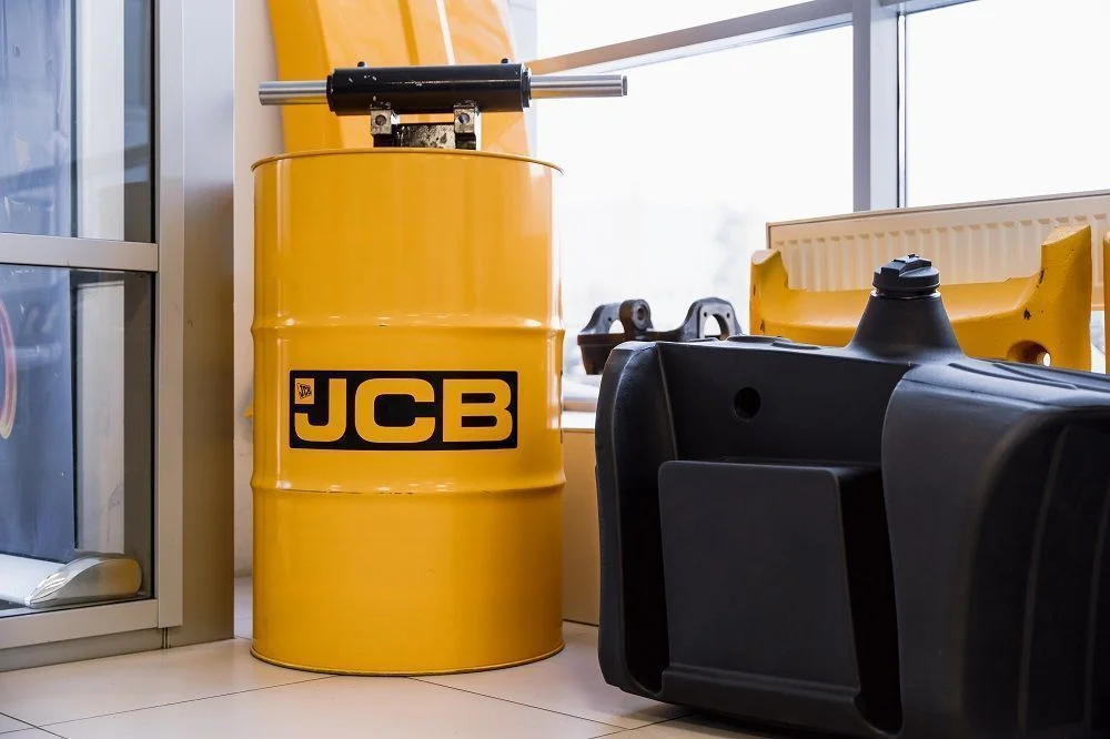 Поломка аутригера экскаватора-погрузчика – менять или ремонтировать? | Запчасти для спецтехники от дистрибьютора РУСТЕХ - лидера рынка с 2011 года.