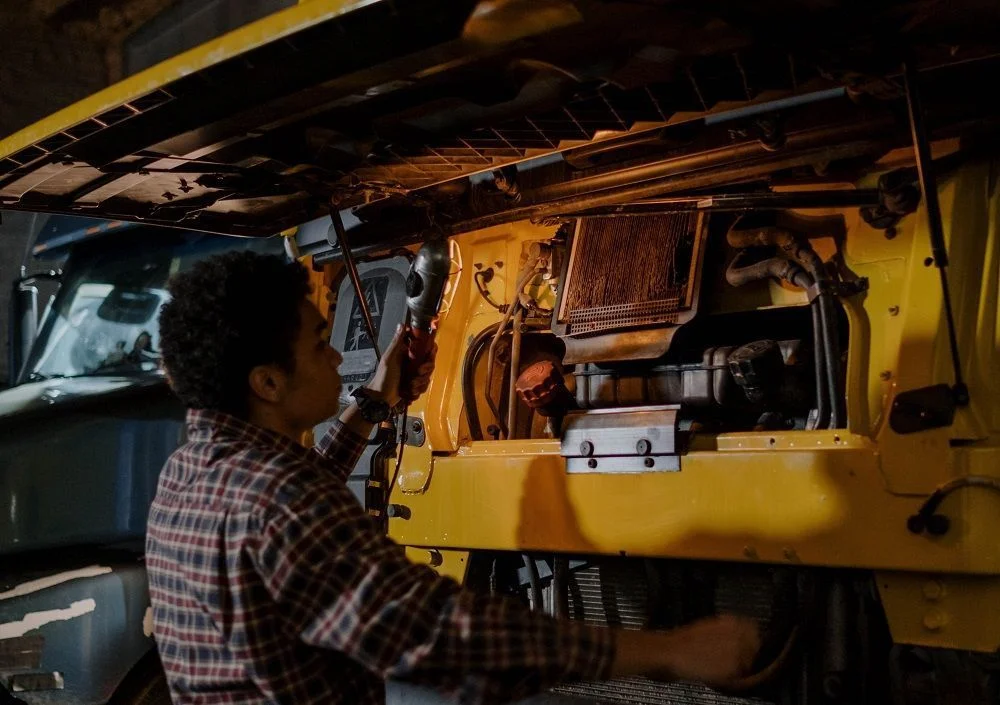 Импортозамещение в действии: эксперт рекомендует качественные масла бренда C.N.R.G | Запчасти для спецтехники от дистрибьютора РУСТЕХ - лидера рынка с 2011 года.