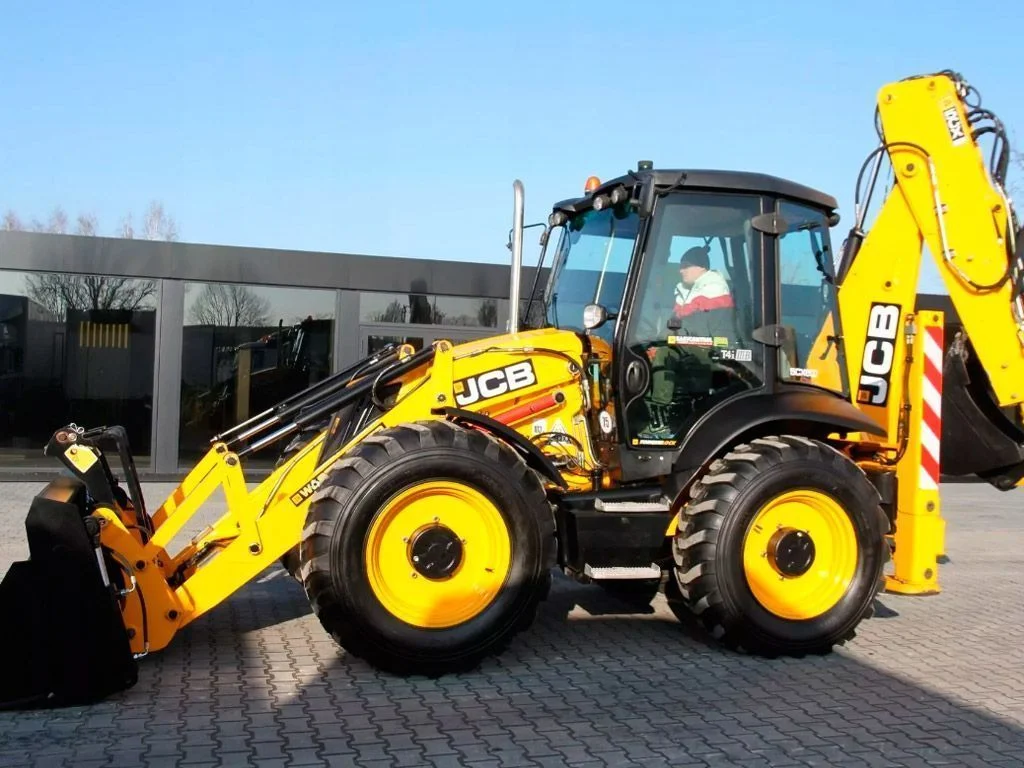 Несколько вещей, которые обязательно нужно учесть при подборе шин для экскаватора-погрузчика JCB | Запчасти для спецтехники от дистрибьютора РУСТЕХ - лидера рынка с 2011 года.