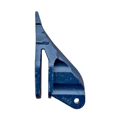 Купить Бокорез ковша правый CASE, New Holland 85801377 A со склада в Москве. Оригинальные и OEM запчасти в наличии. Широкий выбор, гарантия качества. | РУСТЕХ.