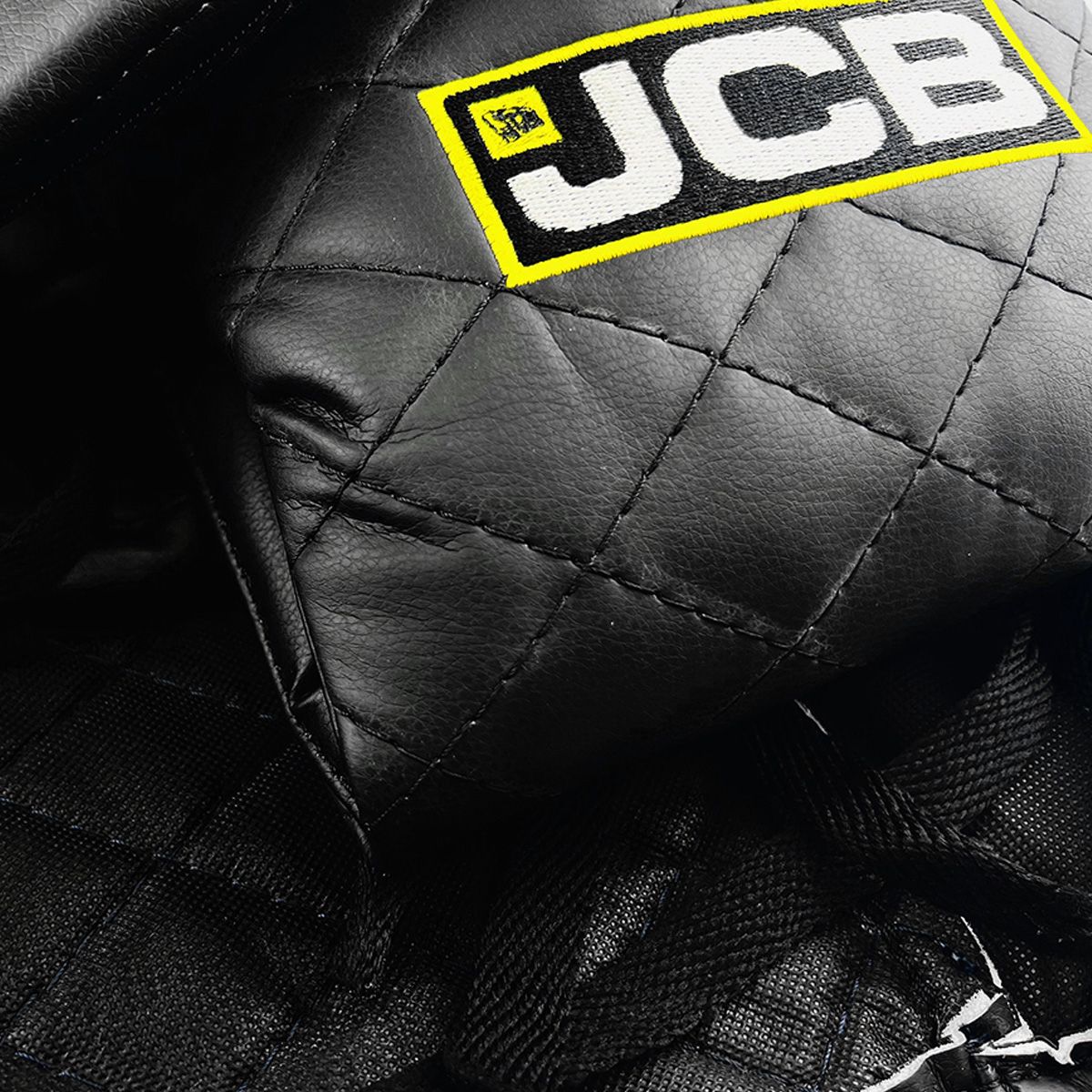 Купить Чехол для сидения 333/H6555 Н черная строчка А со склада в Москве. Оригинальные и OEM запчасти в наличии. Широкий выбор, гарантия качества. | РУСТЕХ.