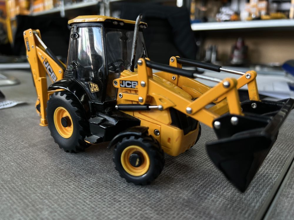 Сравнительная таблица экскаваторов-погрузчиков JCB CX | Запчасти для спецтехники от дистрибьютора РУСТЕХ - лидера рынка с 2011 года.