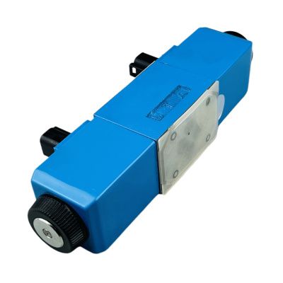 Купить Соленоид КПП JCB 25/221090, 25/220998 A со склада в Москве. Оригинальные и OEM запчасти в наличии. Широкий выбор, гарантия качества. | РУСТЕХ.